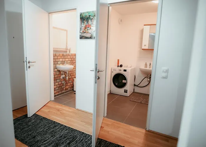 Cozy 105 Viena